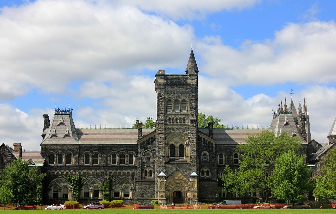 University of Toronto campus architecture