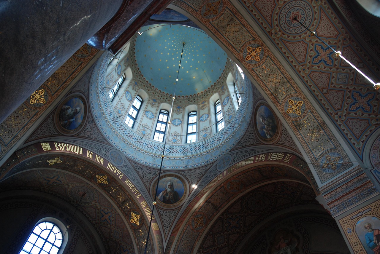 Interior of Uspenski Cathedral with icons and chandeliers