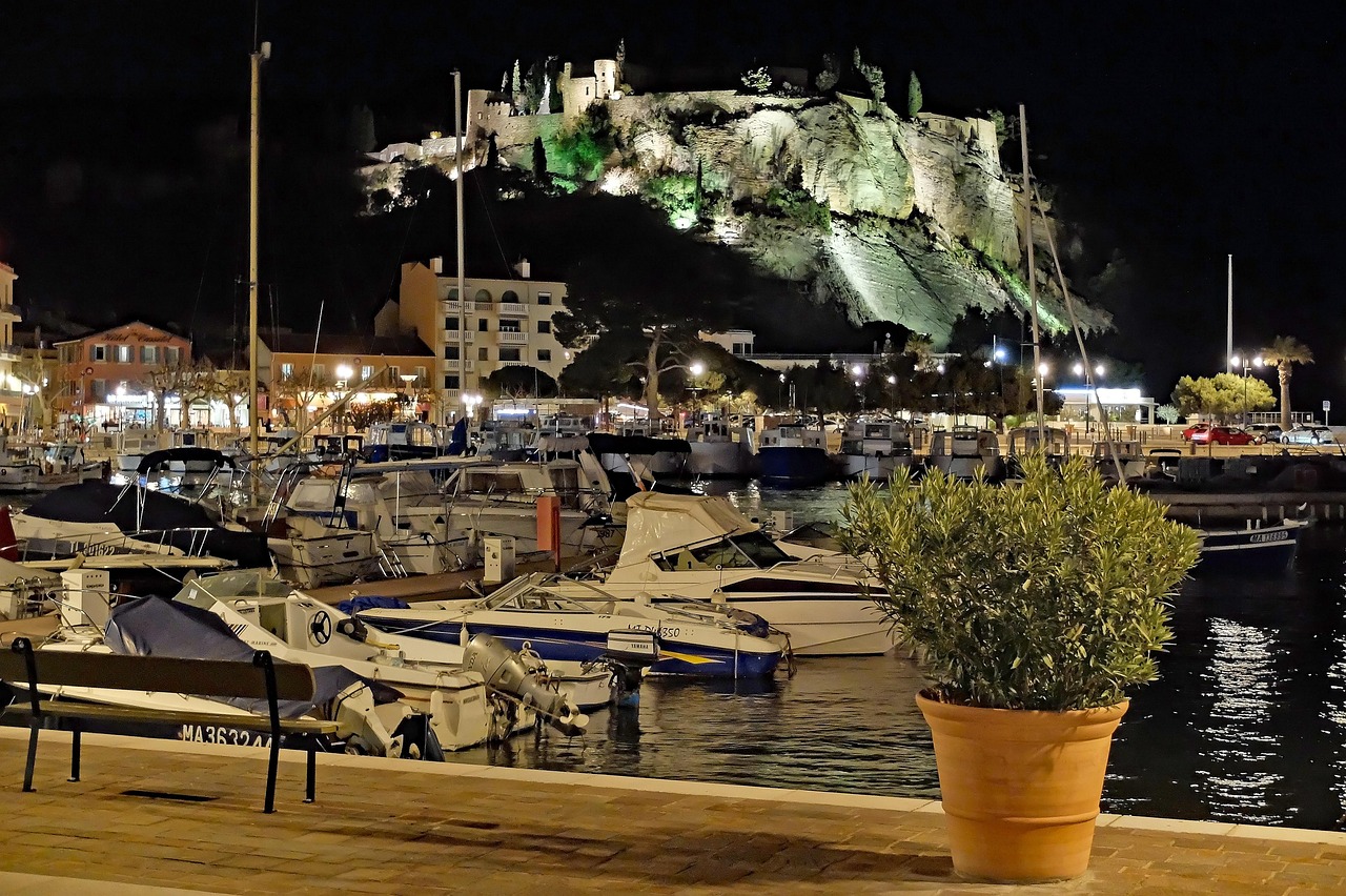 Cassis harbor at night