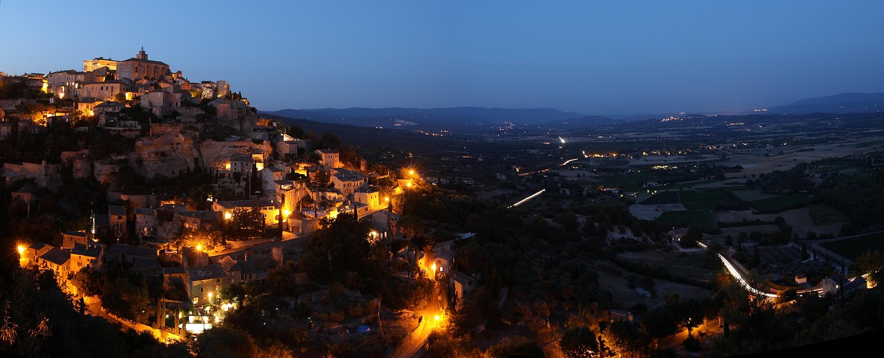 Panoramic view of Gordes in Luberon