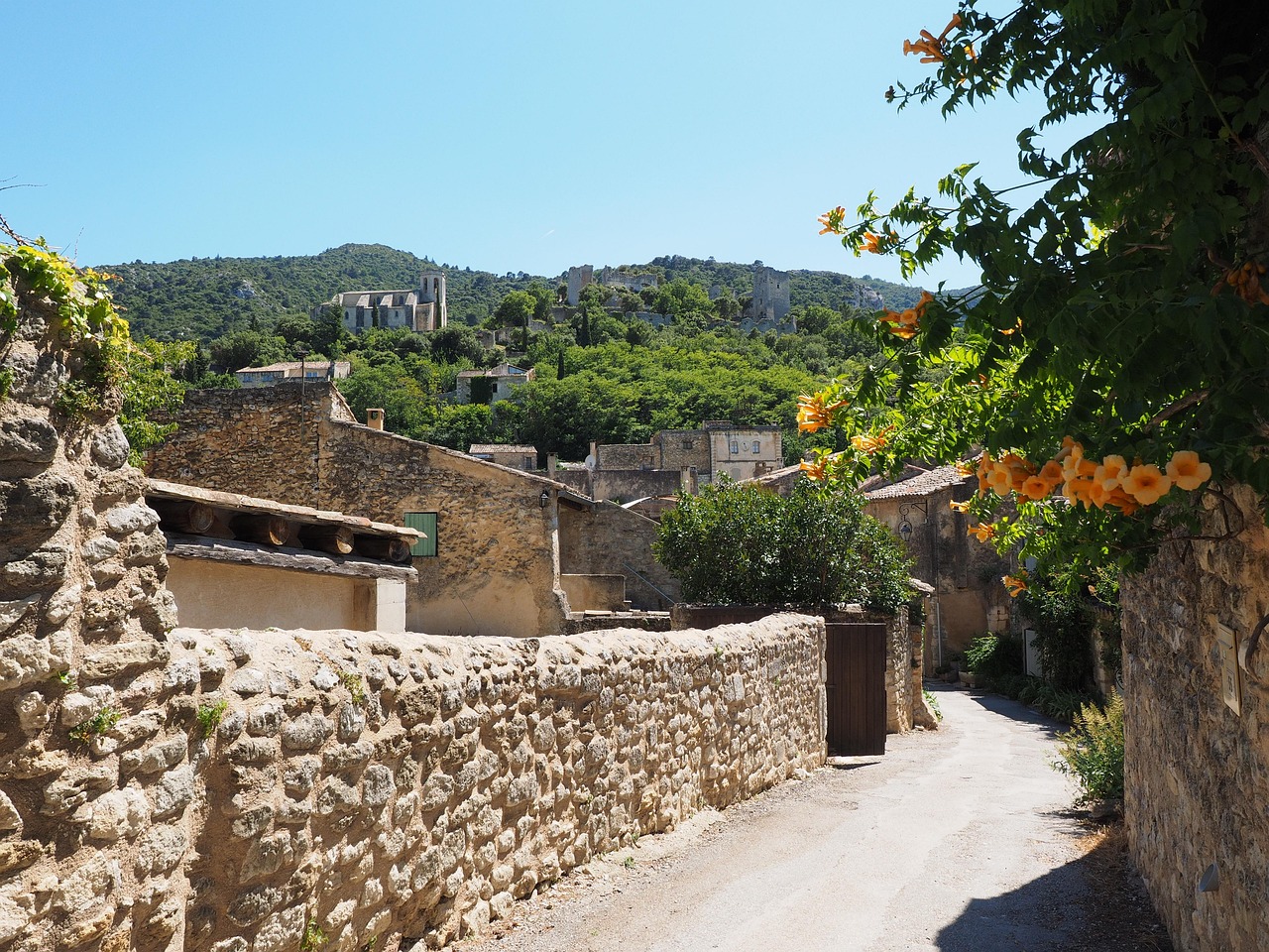 Oppède-le-Vieux ruins and hillside