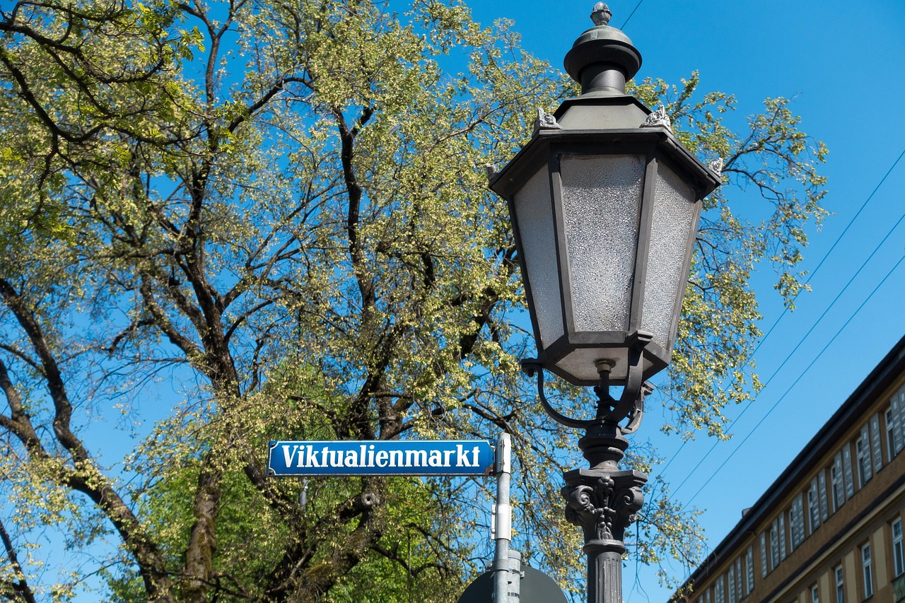 Viktualienmarkt food market in Munich