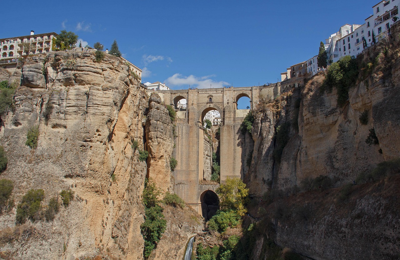 Puente Nuevo bridge over El Tajo gorge in Ronda