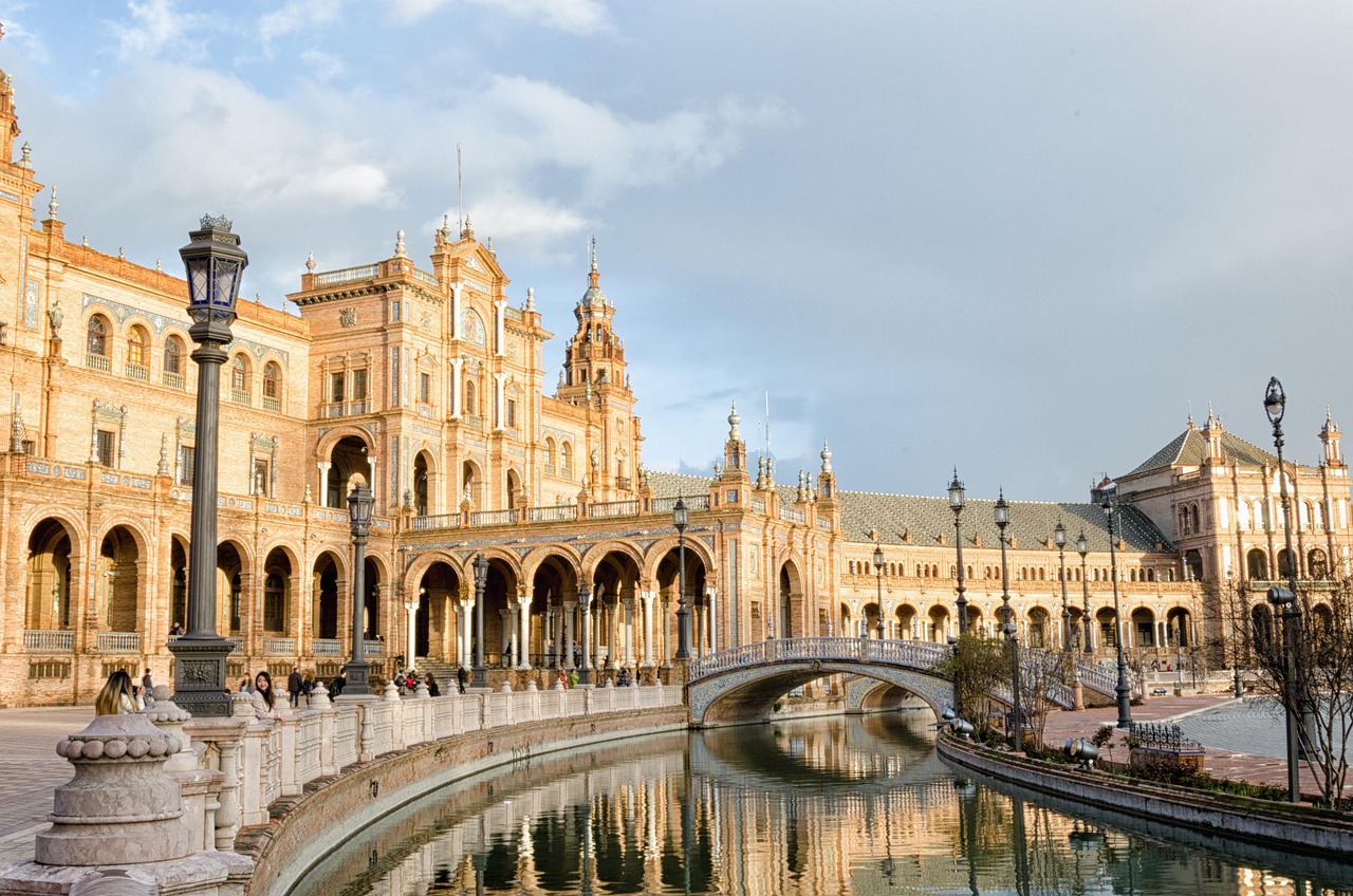 Bridges and tiled alcoves at Plaza de España Seville