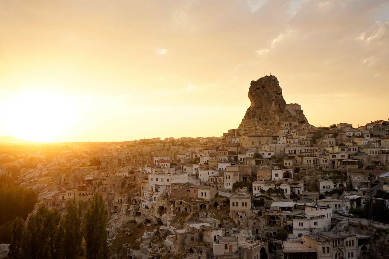 Ortahisar Castle and village