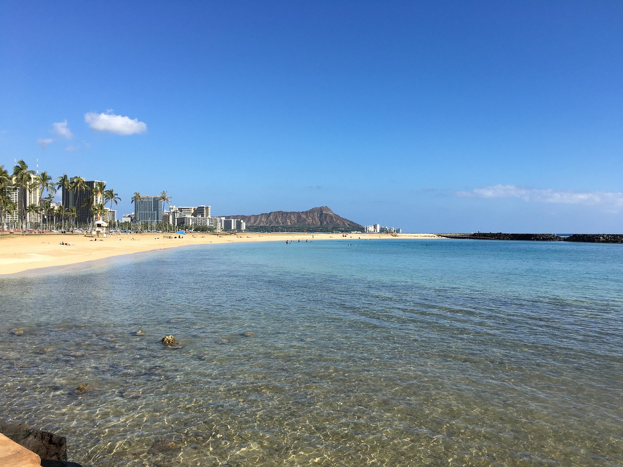 Ala Moana Beach Park with Magic Island in Honolulu